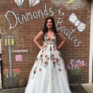 beautiful Jovani prom gown size 2